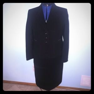 Kasper Petite 2-Piece Black Suit - 8P